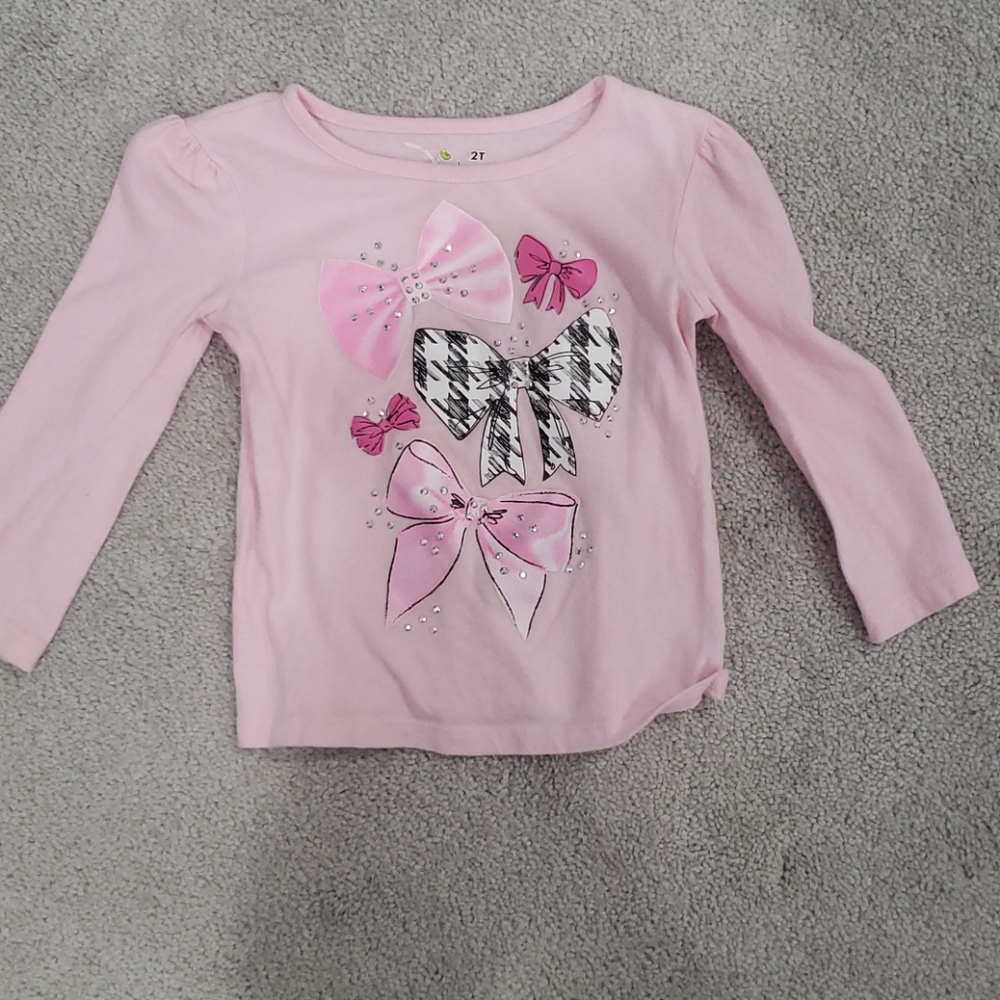 Pink w/ bows long sleeve shirt